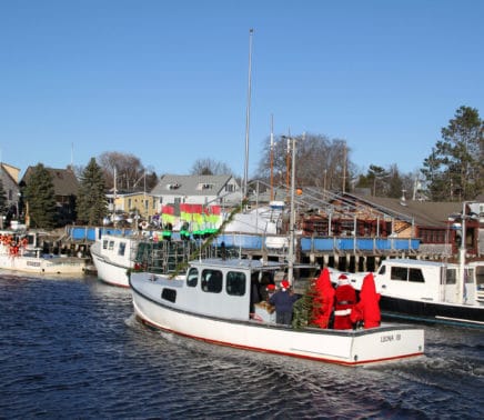 Santa-lobsterboat